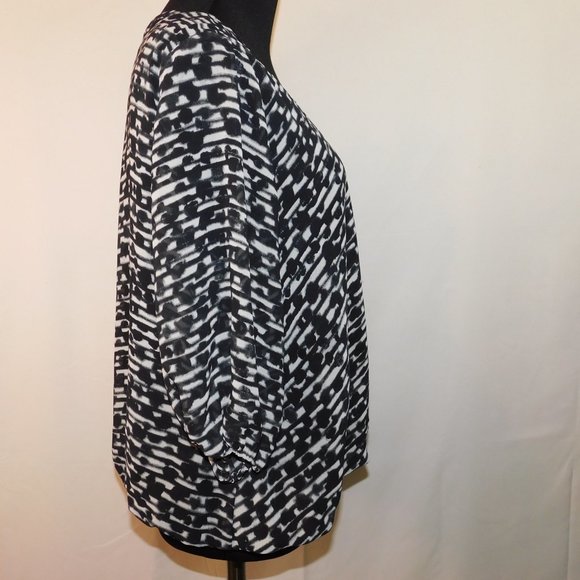 Vince Camuto Faux Wrap Deep V-Neck Blouse Size Medium Top - Picture 3 of 10